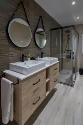 bano completo en casa rural la villa de alba