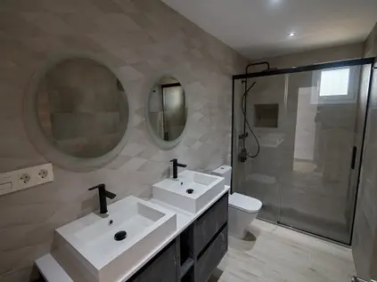 bano completo con ducha casa rural montefrio