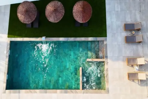 Piscina privada con jacuzzi en casa rural La Villa de Alba en Montefrío