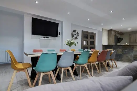 salon cocina de concepto abierto casa rural montefrio